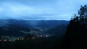 Dieses Bild zeigt eine Webcam-Aufnahme vom Achertal, aufgenommen am Mittwoch, den 03.06.2026 um 04:50 Uhr. Die Temperatur betrug 9.8°C.