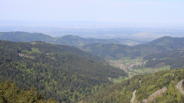 Dieses Bild zeigt eine Webcam-Aufnahme vom Achertal, aufgenommen am Dienstag, den 28.04.2026 um 09:30 Uhr. Die Temperatur betrug 11.1°C.