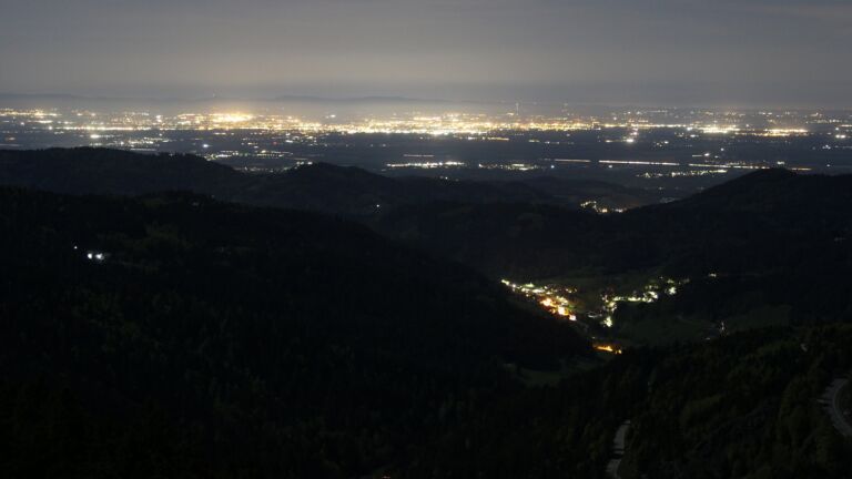 Dieses Bild zeigt eine Webcam-Aufnahme vom Achertal, aufgenommen am Sonntag, den 26.04.2026 um 23:00 Uhr. Die Temperatur betrug 9.7°C.