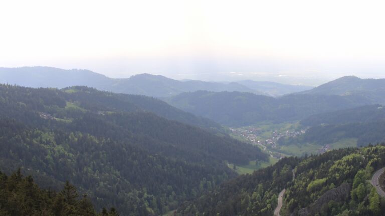 Dieses Bild zeigt eine Webcam-Aufnahme vom Achertal, aufgenommen am Freitag, den 02.05.2025 um 18:30 Uhr. Die Temperatur betrug 19.8°C.