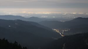 Dieses Bild zeigt eine Webcam-Aufnahme vom Achertal, aufgenommen am Mittwoch, den 04.03.2026 um 05:00 Uhr. Die Temperatur betrug 3.8°C.