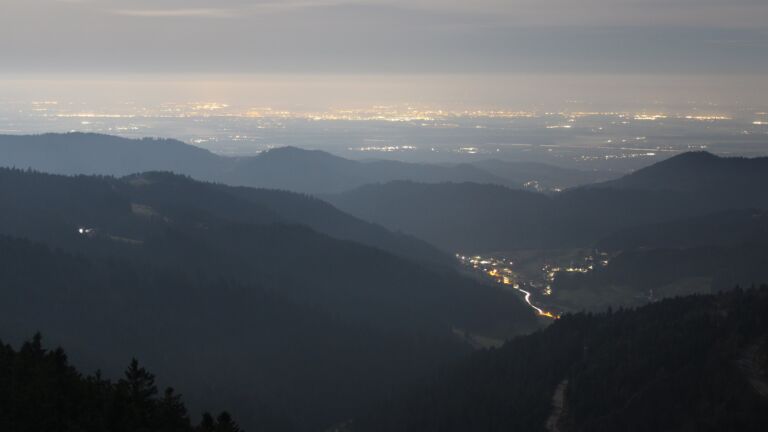 Dieses Bild zeigt eine Webcam-Aufnahme vom Achertal, aufgenommen am Mittwoch, den 04.03.2026 um 05:00 Uhr. Die Temperatur betrug 3.8°C.