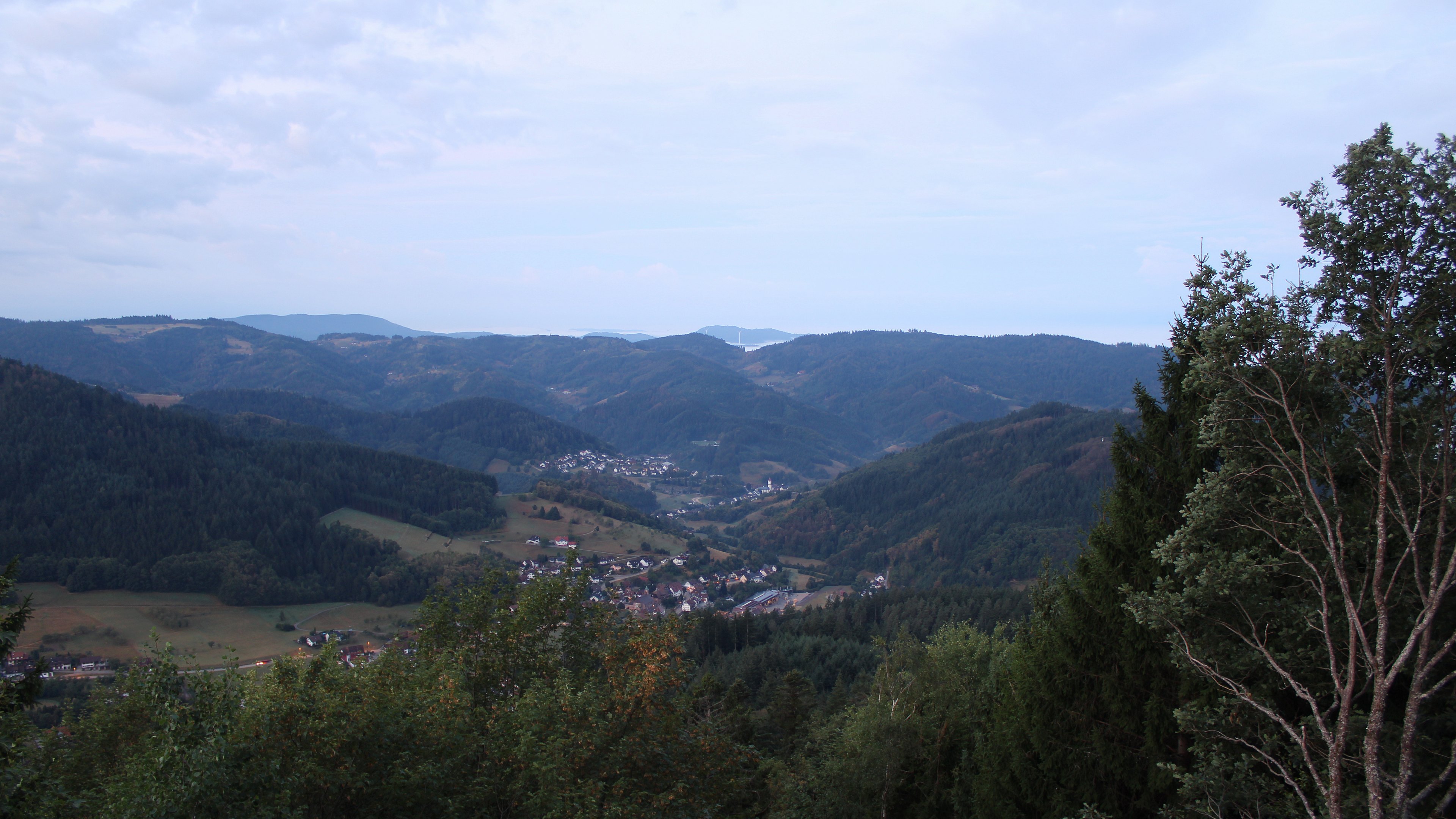 Dieses Bild zeigt eine Webcam-Aufnahme vom Achertal, aufgenommen am Mittwoch, den 26.08.2026 um 06:20 Uhr. Die Temperatur betrug 16.3°C.