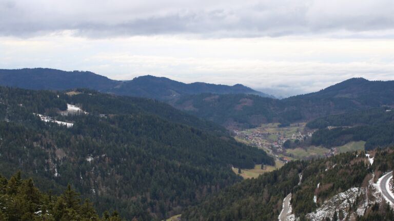 Dieses Bild zeigt eine Webcam-Aufnahme vom Achertal, aufgenommen am Donnerstag, den 19.02.2026 um 13:50 Uhr. Die Temperatur betrug 3.3°C.