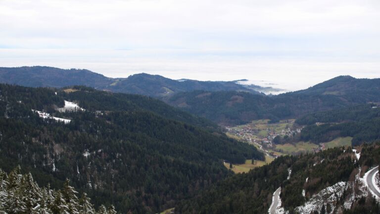 Dieses Bild zeigt eine Webcam-Aufnahme vom Achertal, aufgenommen am Donnerstag, den 19.02.2026 um 09:50 Uhr. Die Temperatur betrug 2°C.