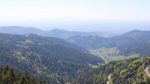 Dieses Bild zeigt eine Webcam-Aufnahme vom Achertal, aufgenommen am Sonntag, den 26.04.2026 um 16:00 Uhr. Die Temperatur betrug 14.8°C.