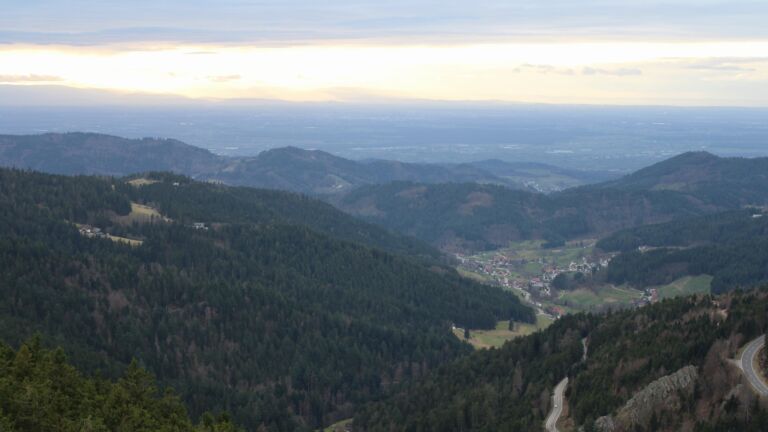 Dieses Bild zeigt eine Webcam-Aufnahme vom Achertal, aufgenommen am Samstag, den 28.02.2026 um 17:20 Uhr. Die Temperatur betrug 4.4°C.