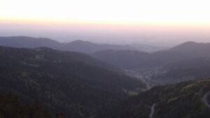 Dieses Bild zeigt eine Webcam-Aufnahme vom Achertal, aufgenommen am Donnerstag, den 30.04.2026 um 21:00 Uhr. Die Temperatur betrug 8.1°C.