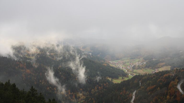 Dieses Bild zeigt eine Webcam-Aufnahme vom Achertal, aufgenommen am Dienstag, den 21.10.2025 um 16:40 Uhr. Die Temperatur betrug 8.6°C.
