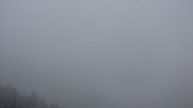 Dieses Bild zeigt eine Webcam-Aufnahme vom Achertal, aufgenommen am Montag, den 17.11.2025 um 09:20 Uhr. Die Temperatur betrug -0.4°C.