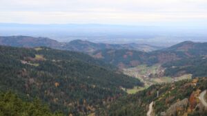 Dieses Bild zeigt eine Webcam-Aufnahme vom Achertal, aufgenommen am Samstag, den 01.11.2025 um 10:30 Uhr. Die Temperatur betrug 12.7°C.