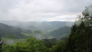 Dieses Bild zeigt eine Webcam-Aufnahme vom Achertal, aufgenommen am Montag, den 18.05.2026 um 15:00 Uhr. Die Temperatur betrug 8.5°C.