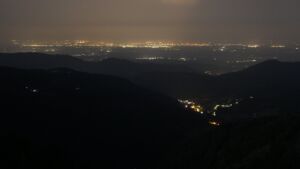 Dieses Bild zeigt eine Webcam-Aufnahme vom Achertal, aufgenommen am Sonntag, den 15.06.2025 um 02:30 Uhr. Die Temperatur betrug 19.3°C.