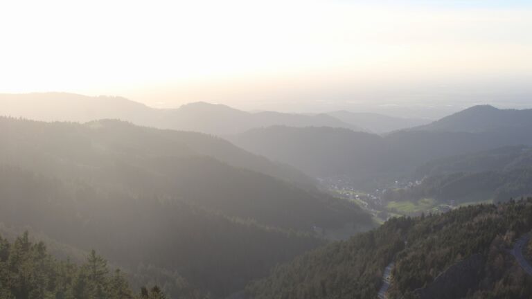 Dieses Bild zeigt eine Webcam-Aufnahme vom Achertal, aufgenommen am Donnerstag, den 12.03.2026 um 17:40 Uhr. Die Temperatur betrug 6.1°C.