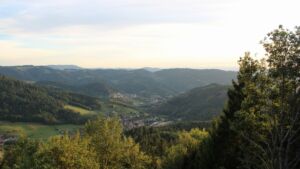 Dieses Bild zeigt eine Webcam-Aufnahme vom Achertal, aufgenommen am Samstag, den 12.09.2026 um 19:10 Uhr. Die Temperatur betrug 21.5°C.