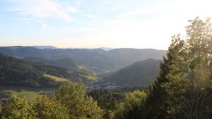 Dieses Bild zeigt eine Webcam-Aufnahme vom Achertal, aufgenommen am Samstag, den 26.09.2026 um 18:20 Uhr. Die Temperatur betrug 27.2°C.