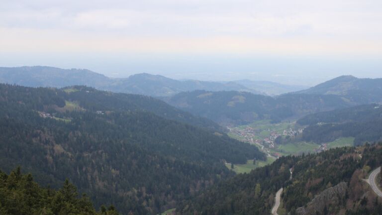 Dieses Bild zeigt eine Webcam-Aufnahme vom Achertal, aufgenommen am Mittwoch, den 15.04.2026 um 16:30 Uhr. Die Temperatur betrug 9.2°C.