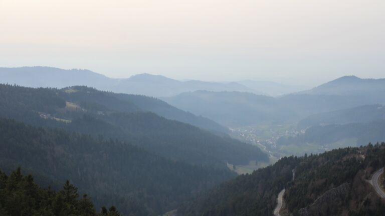 Dieses Bild zeigt eine Webcam-Aufnahme vom Achertal, aufgenommen am Freitag, den 06.03.2026 um 16:40 Uhr. Die Temperatur betrug 12.3°C.