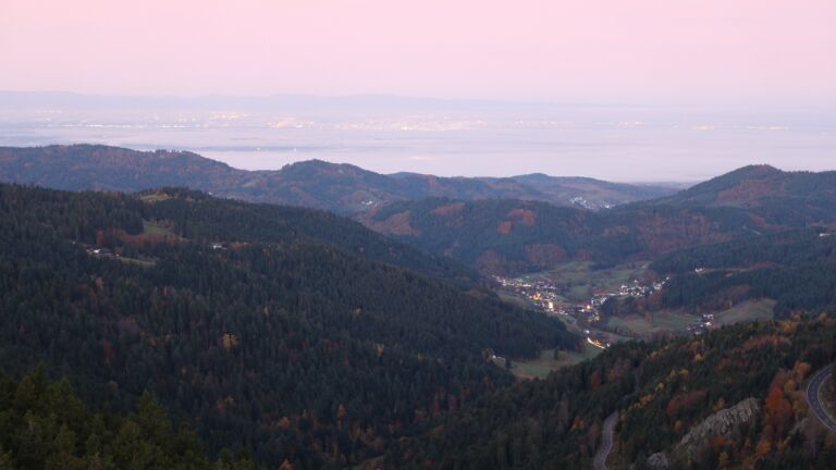 Dieses Bild zeigt eine Webcam-Aufnahme vom Achertal, aufgenommen am Freitag, den 31.10.2025 um 06:40 Uhr. Die Temperatur betrug 9.1°C.