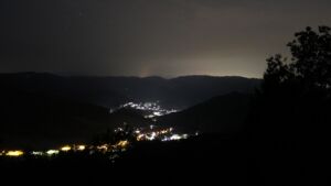 Dieses Bild zeigt eine Webcam-Aufnahme vom Achertal, aufgenommen am Montag, den 17.08.2026 um 00:30 Uhr. Die Temperatur betrug 21.7°C.