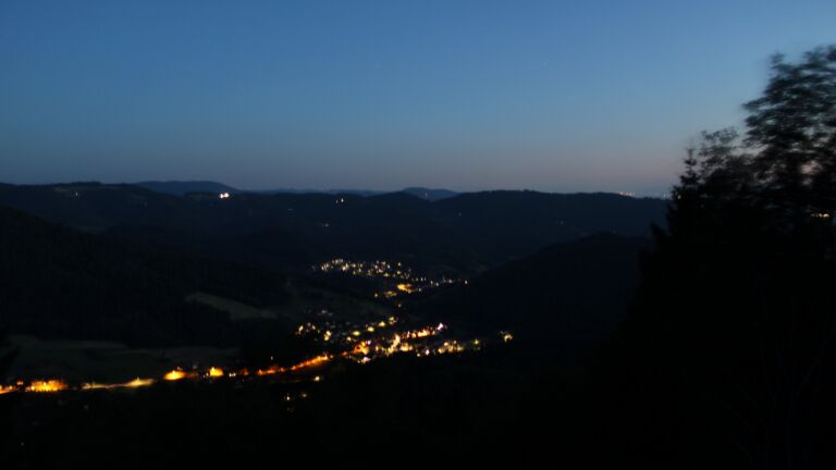 Dieses Bild zeigt eine Webcam-Aufnahme vom Achertal, aufgenommen am Samstag, den 04.07.2026 um 22:40 Uhr. Die Temperatur betrug 20.2°C.
