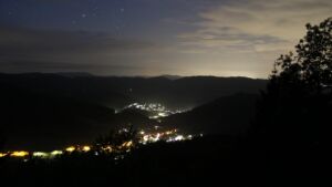 Dieses Bild zeigt eine Webcam-Aufnahme vom Achertal, aufgenommen am Donnerstag, den 21.05.2026 um 03:50 Uhr. Die Temperatur betrug 10.7°C.
