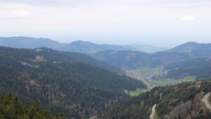 Dieses Bild zeigt eine Webcam-Aufnahme vom Achertal, aufgenommen am Mittwoch, den 15.04.2026 um 13:30 Uhr. Die Temperatur betrug 8.2°C.