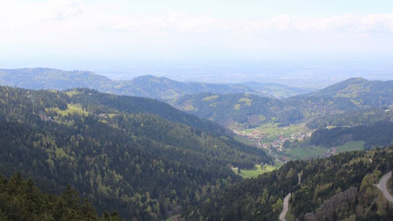 Dieses Bild zeigt eine Webcam-Aufnahme vom Achertal, aufgenommen am Montag, den 20.04.2026 um 14:20 Uhr. Die Temperatur betrug 7.1°C.