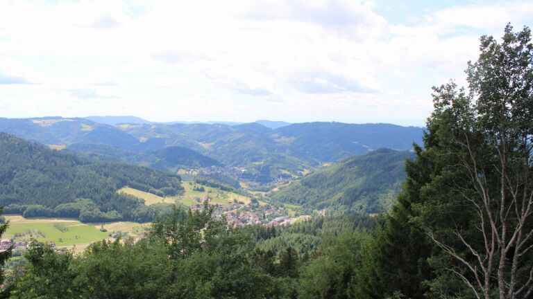 Dieses Bild zeigt eine Webcam-Aufnahme vom Achertal, aufgenommen am Sonntag, den 05.07.2026 um 13:10 Uhr. Die Temperatur betrug 22.6°C.