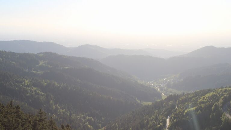 Dieses Bild zeigt eine Webcam-Aufnahme vom Achertal, aufgenommen am Donnerstag, den 30.04.2026 um 19:30 Uhr. Die Temperatur betrug 9.9°C.