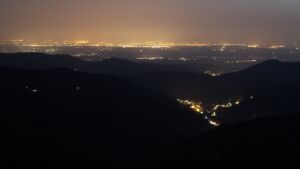 Dieses Bild zeigt eine Webcam-Aufnahme vom Achertal, aufgenommen am Freitag, den 13.06.2025 um 23:10 Uhr. Die Temperatur betrug 20.9°C.