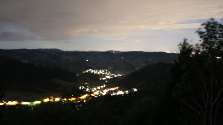 Dieses Bild zeigt eine Webcam-Aufnahme vom Achertal, aufgenommen am Montag, den 31.08.2026 um 22:30 Uhr. Die Temperatur betrug 14.9°C.