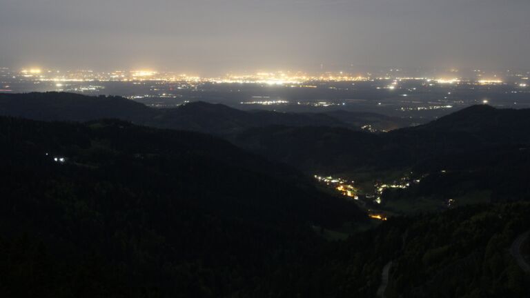 Dieses Bild zeigt eine Webcam-Aufnahme vom Achertal, aufgenommen am Mittwoch, den 29.04.2026 um 01:00 Uhr. Die Temperatur betrug 9.5°C.