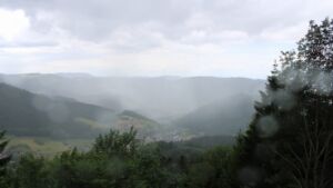 Dieses Bild zeigt eine Webcam-Aufnahme vom Achertal, aufgenommen am Freitag, den 05.06.2026 um 13:50 Uhr. Die Temperatur betrug 12.1°C.