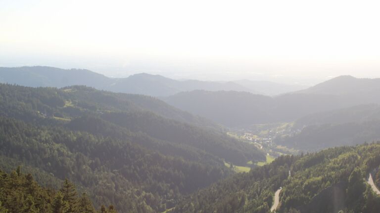 Dieses Bild zeigt eine Webcam-Aufnahme vom Achertal, aufgenommen am Freitag, den 30.05.2025 um 19:40 Uhr. Die Temperatur betrug 22.1°C.