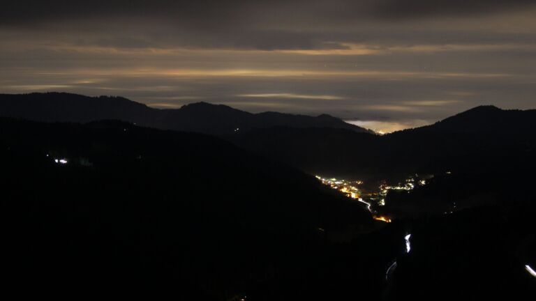 Dieses Bild zeigt eine Webcam-Aufnahme vom Achertal, aufgenommen am Samstag, den 08.11.2025 um 21:30 Uhr. Die Temperatur betrug 6.4°C.