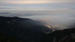 Dieses Bild zeigt eine Webcam-Aufnahme vom Achertal, aufgenommen am Mittwoch, den 03.12.2025 um 21:30 Uhr. Die Temperatur betrug 4.4°C.