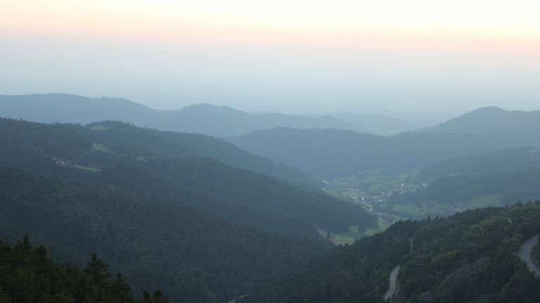 Dieses Bild zeigt eine Webcam-Aufnahme vom Achertal, aufgenommen am Montag, den 11.08.2025 um 20:50 Uhr. Die Temperatur betrug 20.1°C.