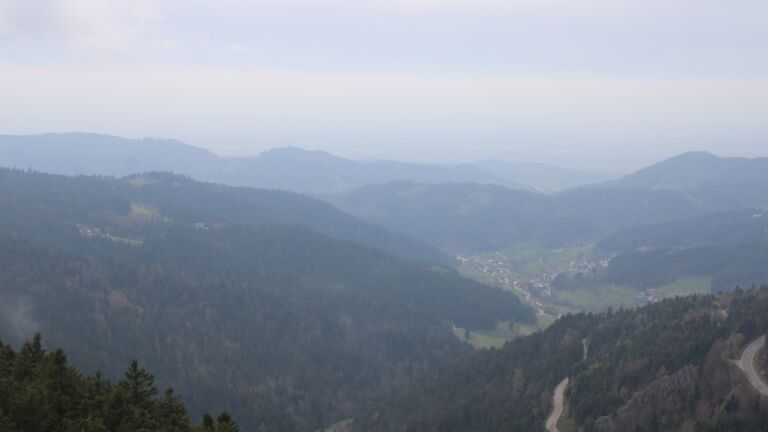 Dieses Bild zeigt eine Webcam-Aufnahme vom Achertal, aufgenommen am Freitag, den 10.04.2026 um 17:20 Uhr. Die Temperatur betrug 6.9°C.