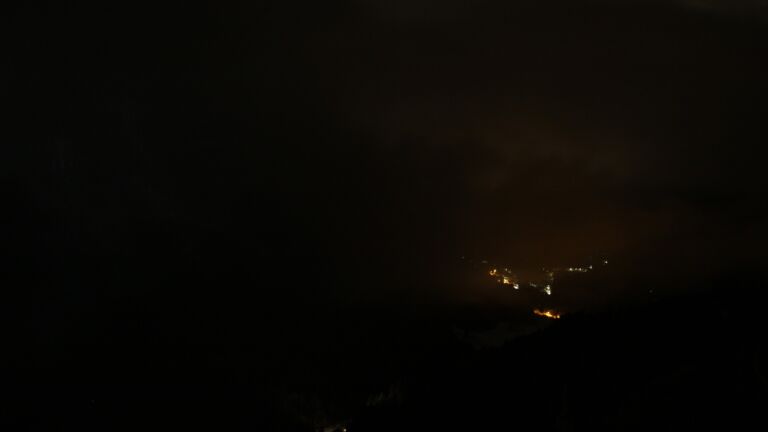 Dieses Bild zeigt eine Webcam-Aufnahme vom Achertal, aufgenommen am Freitag, den 21.11.2025 um 02:30 Uhr. Die Temperatur betrug -4.3°C.