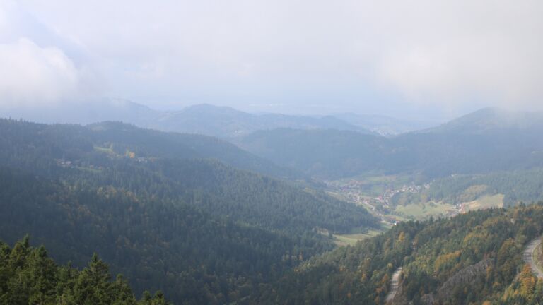 Dieses Bild zeigt eine Webcam-Aufnahme vom Achertal, aufgenommen am Donnerstag, den 09.10.2025 um 12:50 Uhr. Die Temperatur betrug 10.9°C.