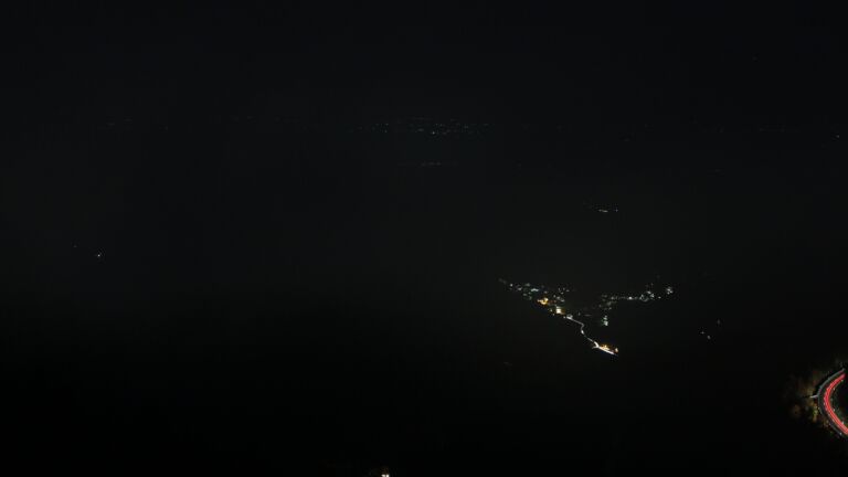 Dieses Bild zeigt eine Webcam-Aufnahme vom Achertal, aufgenommen am Samstag, den 25.10.2025 um 19:40 Uhr. Die Temperatur betrug 4.3°C.