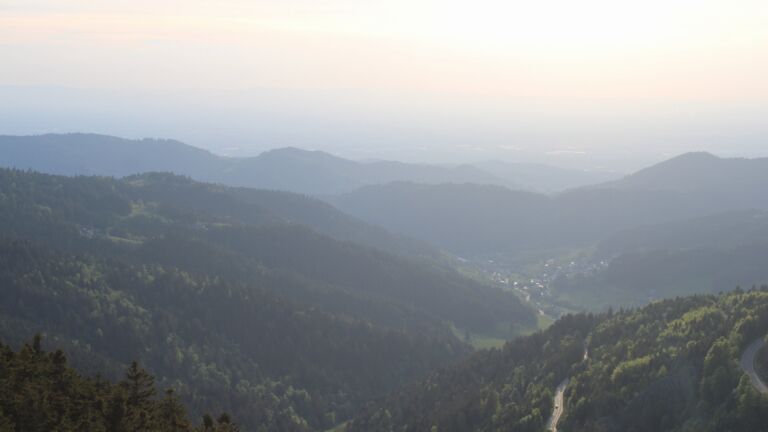 Dieses Bild zeigt eine Webcam-Aufnahme vom Achertal, aufgenommen am Samstag, den 02.05.2026 um 19:40 Uhr. Die Temperatur betrug 18.2°C.