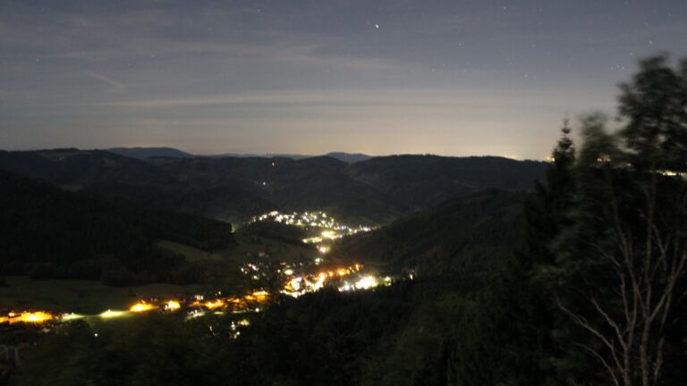 Dieses Bild zeigt eine Webcam-Aufnahme vom Achertal, aufgenommen am Samstag, den 03.10.2026 um 04:30 Uhr. Die Temperatur betrug 14.3°C.