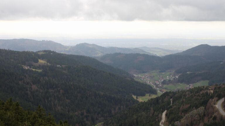 Dieses Bild zeigt eine Webcam-Aufnahme vom Achertal, aufgenommen am Dienstag, den 17.03.2026 um 15:30 Uhr. Die Temperatur betrug 5.4°C.