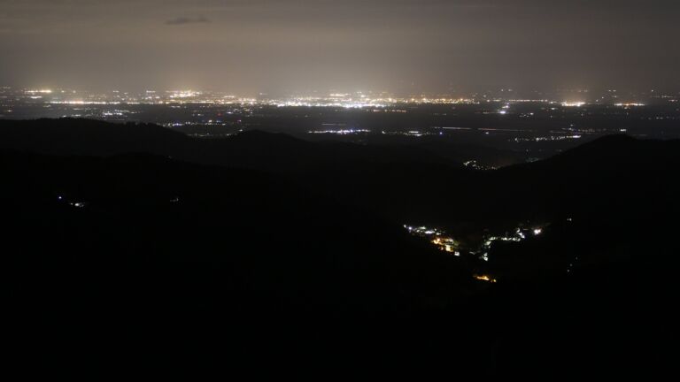 Dieses Bild zeigt eine Webcam-Aufnahme vom Achertal, aufgenommen am Dienstag, den 27.05.2025 um 02:50 Uhr. Die Temperatur betrug 8.3°C.