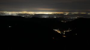 Dieses Bild zeigt eine Webcam-Aufnahme vom Achertal, aufgenommen am Dienstag, den 02.12.2025 um 05:00 Uhr. Die Temperatur betrug 1.6°C.