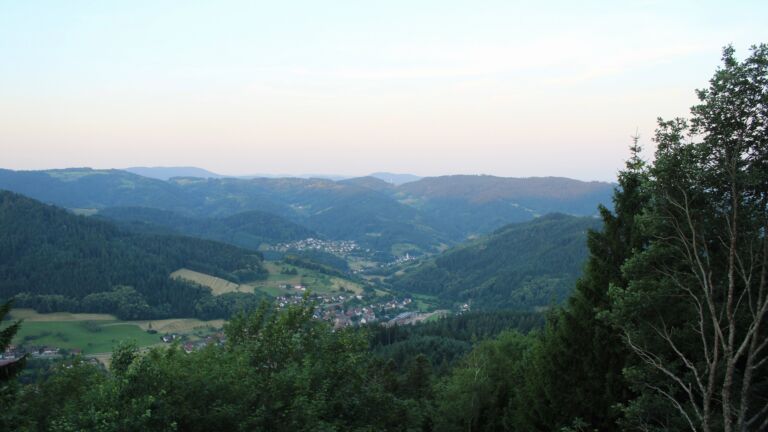 Dieses Bild zeigt eine Webcam-Aufnahme vom Achertal, aufgenommen am Samstag, den 27.06.2026 um 06:00 Uhr. Die Temperatur betrug 28.9°C.