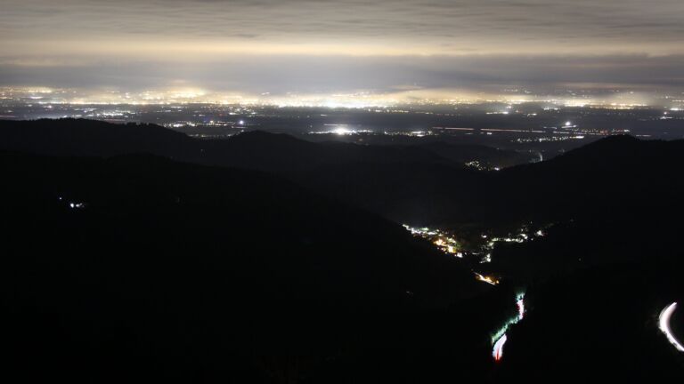 Dieses Bild zeigt eine Webcam-Aufnahme vom Achertal, aufgenommen am Freitag, den 17.10.2025 um 06:20 Uhr. Die Temperatur betrug 4.5°C.