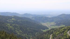 Dieses Bild zeigt eine Webcam-Aufnahme vom Achertal, aufgenommen am Dienstag, den 28.04.2026 um 16:00 Uhr. Die Temperatur betrug 15.1°C.